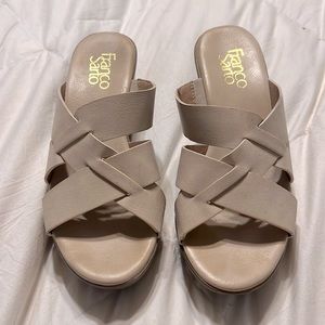 Gently worn clogs, size 7M. Very cute and comfortable. Super fun with a maxi!